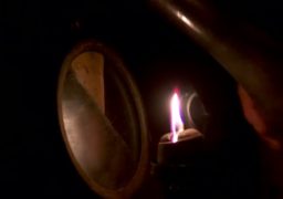 Peste 52.000 de case fără energie electrică, în 2019. “Am aproape 70 de ani şi pe întuneric m-am trezit şi oi muri tot pe întuneric
