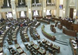 Guvernul ar putea fi obligat să anunţe minivacanțele încă de la începutul anului