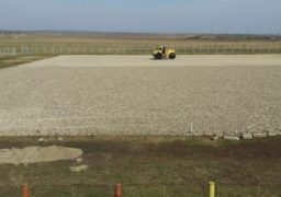 Se pregăteşte montarea gazonului artificial pe stadionul Tineretului