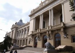 Zeci de membri ai comunității academice vor protesta joi în fața Universității „Cuza”