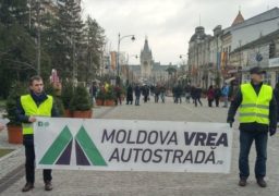 Asociaţiile pentru A8 cer Guvernului să respecte „Legea autostrăzii“