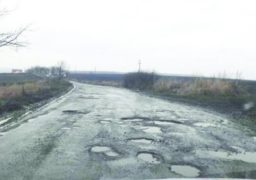 Drumul dincolo de Breazu rămâne mult timp un coşmar pentru şoferi