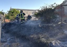 Incendiu uriaş ieri la un depozit de mase plastice. „Focul a fost pus intenţionat“