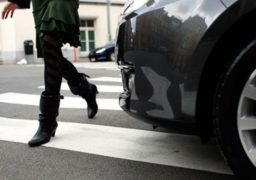 Cele mai multe contravenţii rutiere în oraş: neacordarea priorităţii pietonilor