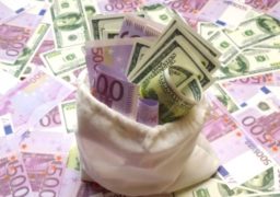 Euro a crescut spre 4,77 lei. Lira sterlină, cel mai mic nivel din ultimele trei luni
