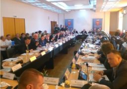 La trei zile de la înfrângerea în alegeri, liderul PSD Iaşi duce şedinţa aleşilor la ţară