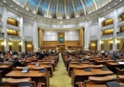 Senat: Moţiunea simplă împotriva ministrului de Finanţe, pentru a doua oară, luni, pe ordinea de zi a plenului