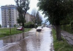 Alertă meteo de ploi torenţiale până luni dimineaţa. Iaşul este iar sub COD GALBEN