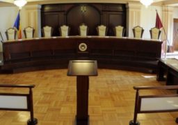 CCR, aşteptată să se pronunţe azi asupra sesizărilor Opoziției și ale lui Klaus Iohannis pe codurile penale