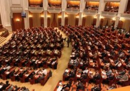 Tributari electoratului! Majoritatea politicienilor ieşeni mai mult dorm în Parlament!