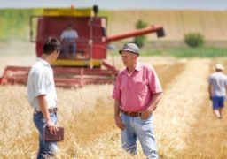 Peste o sută de fermieri ieşeni au fost şcoliţi asupra efectelor schimbărilor climatice