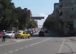 Haos în centrul orașului după închiderea Independenței. Șoferii se strecoară când și pe unde pot