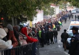 400 de pelerini au apelat la SMURD, la coadă