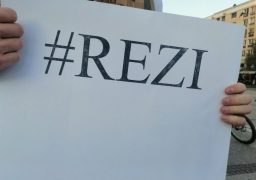 Absolvent, despre amânarea rezidenţiatului: Nu ne putem înscrie nici măcar la şomaj