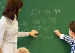 Proiect: Profesorii vor avea același statut ca polițiștii. Ce pierd și ce câștigă