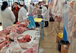 ANSVSA: Controale în pieţe, abatoare şi magazine alimentare, până pe 7 ianuarie 2020