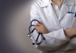 Medici din Iaşi care câştigă ca “afară”: 33.000 euro/lună