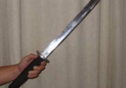 Iaşi: Un fost deţinut a intrat cu sabia în casa fostei iubite. Două victime