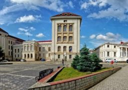 UMF Iaşi cheltuieşte lunar circa 3 milioane de lei din fonduri proprii pentru plata sporurilor la salarii