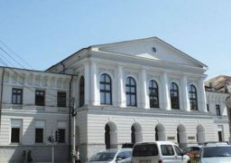 Ambii candidați la șefia Universității de Arte Iași vor mai multă cercetare în instituție