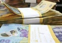 Populaţia continuă să crediteze băncile: depozitele sunt mai mari decât creditele