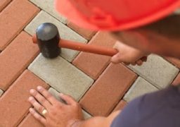 Licitaţie pentru 10 hectare de borduri şi pavele în municipiul Iaşi