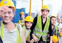 Angajatorii români aduc masiv forţă de muncă din străinătate. Ce salarii le oferă