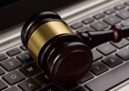 Ieşenii se pot da în judecată, oficial, şi prin intermediul unui simplu e-mail