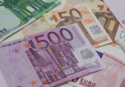 Românii își vor putea amâna ratele la bănci pentru 9 luni. Măsura se aplică atât persoanelor fizice cât și celor juridice