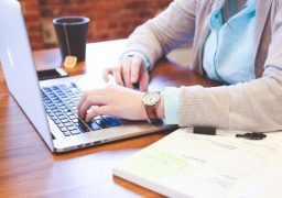 Paşapoarte şi permise doar cu programare online. Program restrâns în instituţii