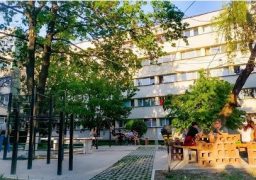 Virusul închide universităţile şi căminele. Cum se vor ține slujbele religioase