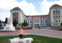 Specialiştii UMF răspund la cele mai des întâlnite întrebări despre COVID19: „Nu poate fi oprită răspândirea virusului, ci doar încetinită“