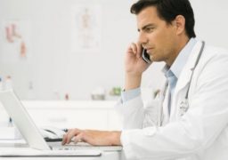Medicii de familie cer din nou să poată acorda consultaţii prin telefon