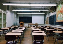 Şcolile rămân închise până după Paști, cât va fi instituită starea de urgenţă