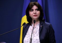 Ministrul Educației – Profesorii să utilizeze aplicațiile puse la dispoziție de Google și Micorsoft