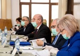 „Ruşine, Maricel Popa!“ În loc să îi preocupe spitalele fără materiale, la ședințe se împart banii politic