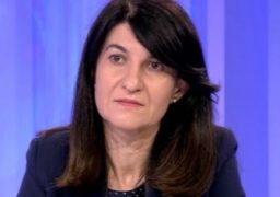 Părinţii care stau acasă cu copiii vor beneficia de ajutorul de 75% din salariu şi în vacanţă
