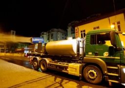Continuă programul zilnic de dezinfectare a străzilor cu substanțe biocide