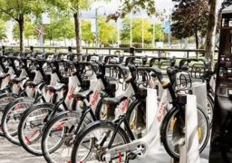 Proiectul VeloCity, cu aproape 1.000 de biciclete și 50 stații de închiriere, a fost semnat ieri