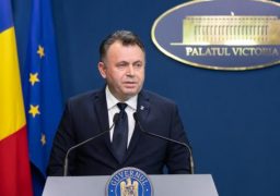 Guvernul va furniza 50 de măști gratis, timp de două luni, pentru 2,3 milioane de persoane.