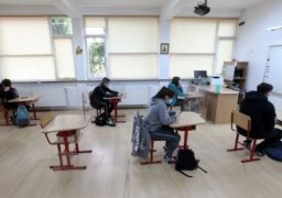 7.400 de elevi ieşeni dau azi Evaluarea Naţională.