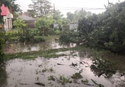 Furtuna a făcut prăpăd în judeţ. Șapte localități fac inventarul marilor stricăciuni