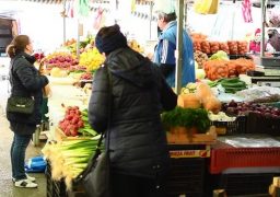 Fructele proaspete, conservele din fructe şi transportul aerian s-au scumpit cel mai mult