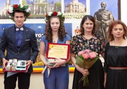 Premierea celor 68 de elevi zecişti ieşeni, azi la Grădina Palas