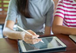 Internet gratuit pentru 3.000 de școli din România
