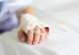 Tot mai multe cazuri copii internaţi la ATI Covid