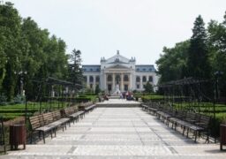 Începe modernizarea esplanadei Teatrului Naţional!