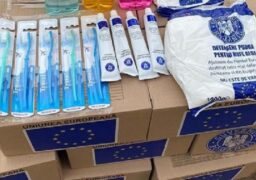 Noi tranșe de produse alimentare și de igienă de la UE