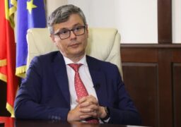 OMV nu poate vinde acţiunile de la Petrom către o altă companie fără acordul statului român