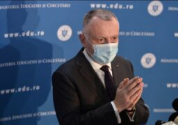Ministrul Educației, anunț despre începerea școlilor – cursurile se vor relua în fizic.